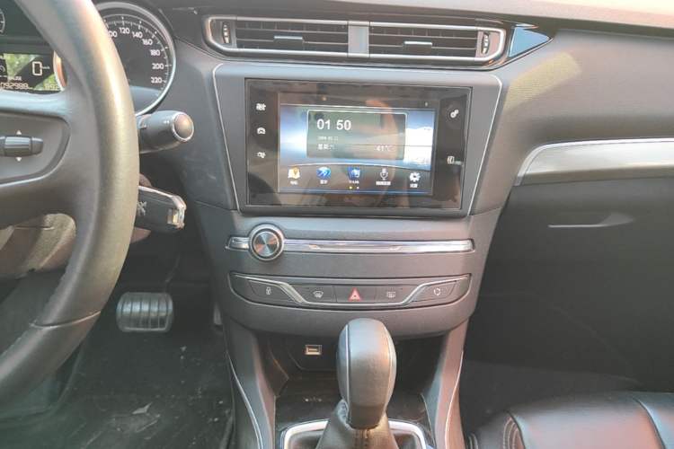 Used Peugeot 408 2016 1.6T Automatic Luxury Edition Audio And AC Panel