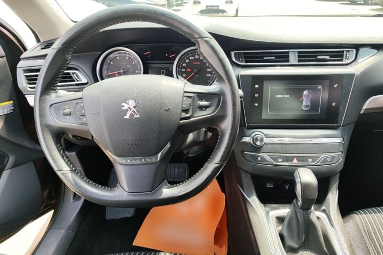 Used Peugeot 408 2016 1.6T Automatic Luxury Edition Center Console