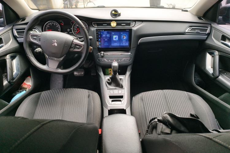 Used Peugeot 408 2016 1.6T Automatic Luxury Edition Center Console