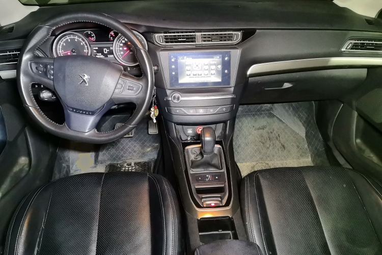 Used Peugeot 408 2016 1.6T Automatic Luxury Edition Center Console