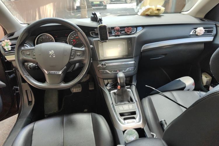 Used Peugeot 408 2016 1.6T Automatic Luxury Edition Center Console