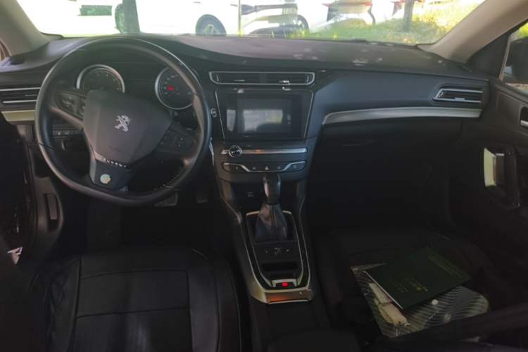 Used Peugeot 408 2016 1.6T Automatic Luxury Edition Center Console
