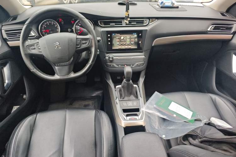 Used Peugeot 408 2016 1.6T Automatic Luxury Edition Center Console
