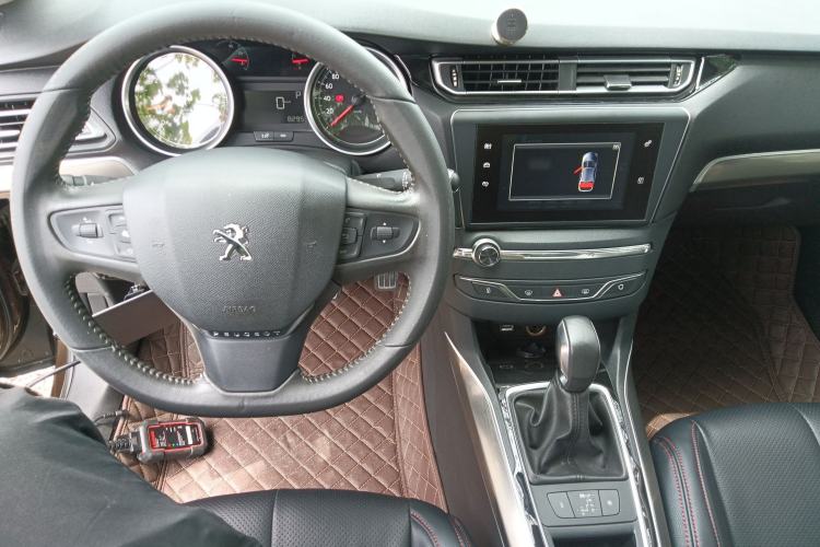 Used Peugeot 408 2016 1.6T Automatic Luxury Edition Center Console