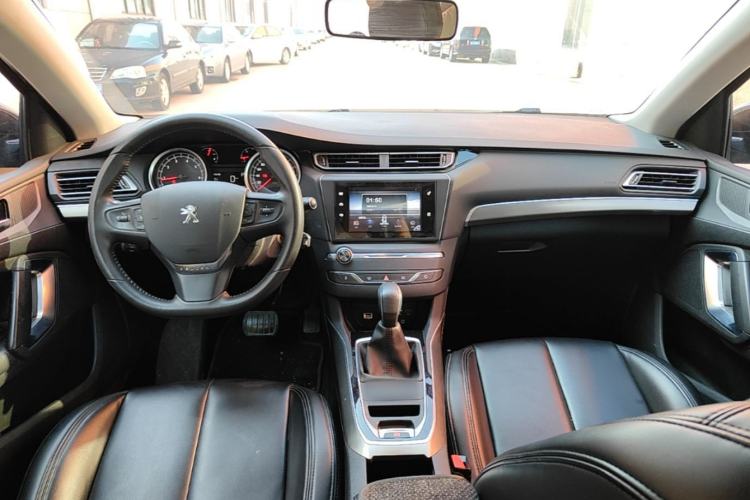 Used Peugeot 408 2016 1.6T Automatic Luxury Edition Center Console