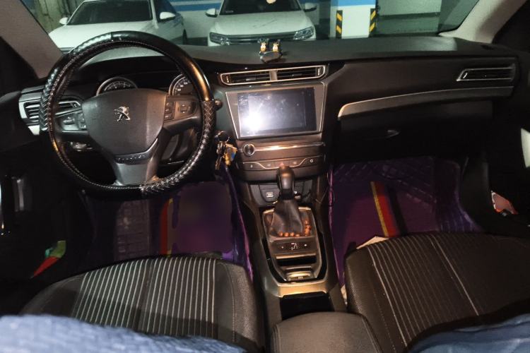 Used Peugeot 408 2016 1.6T Automatic Luxury Edition Center Console
