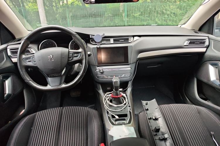 Used Peugeot 408 2016 1.6T Automatic Luxury Edition Center Console