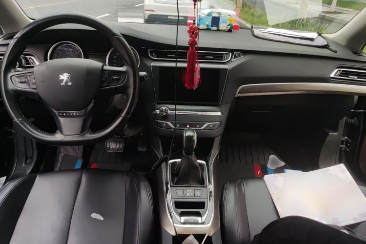 Used Peugeot 408 2016 1.6T Automatic Luxury Edition Center Console