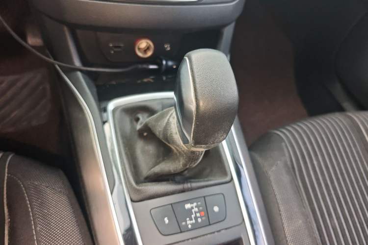 Used Peugeot 408 2016 1.6T Automatic Luxury Edition Gear Lever