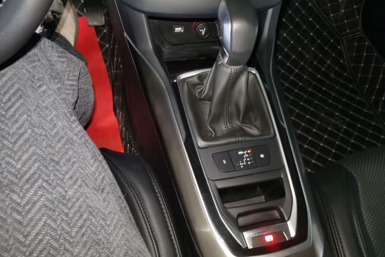 Used Peugeot 408 2016 1.6T Automatic Luxury Edition Gear Lever