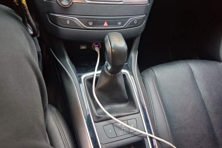 Used Peugeot 408 2016 1.6T Automatic Luxury Edition Gear Lever