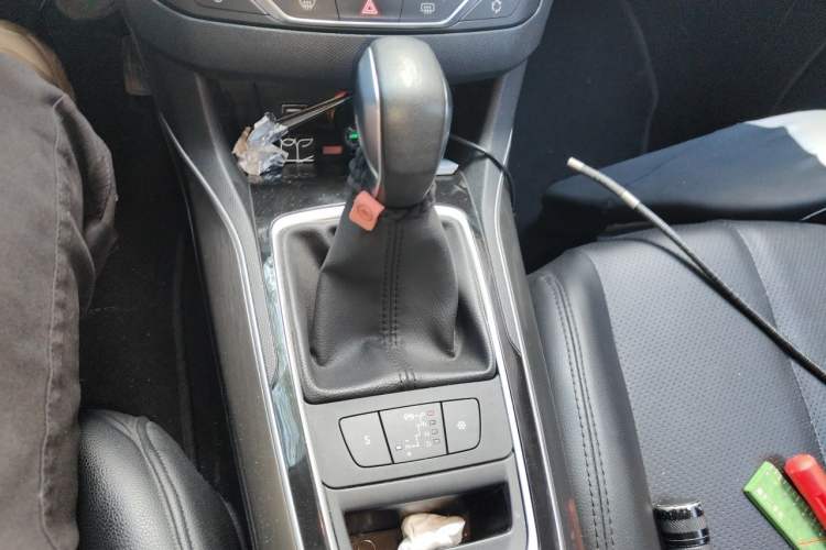 Used Peugeot 408 2016 1.6T Automatic Luxury Edition Gear Lever