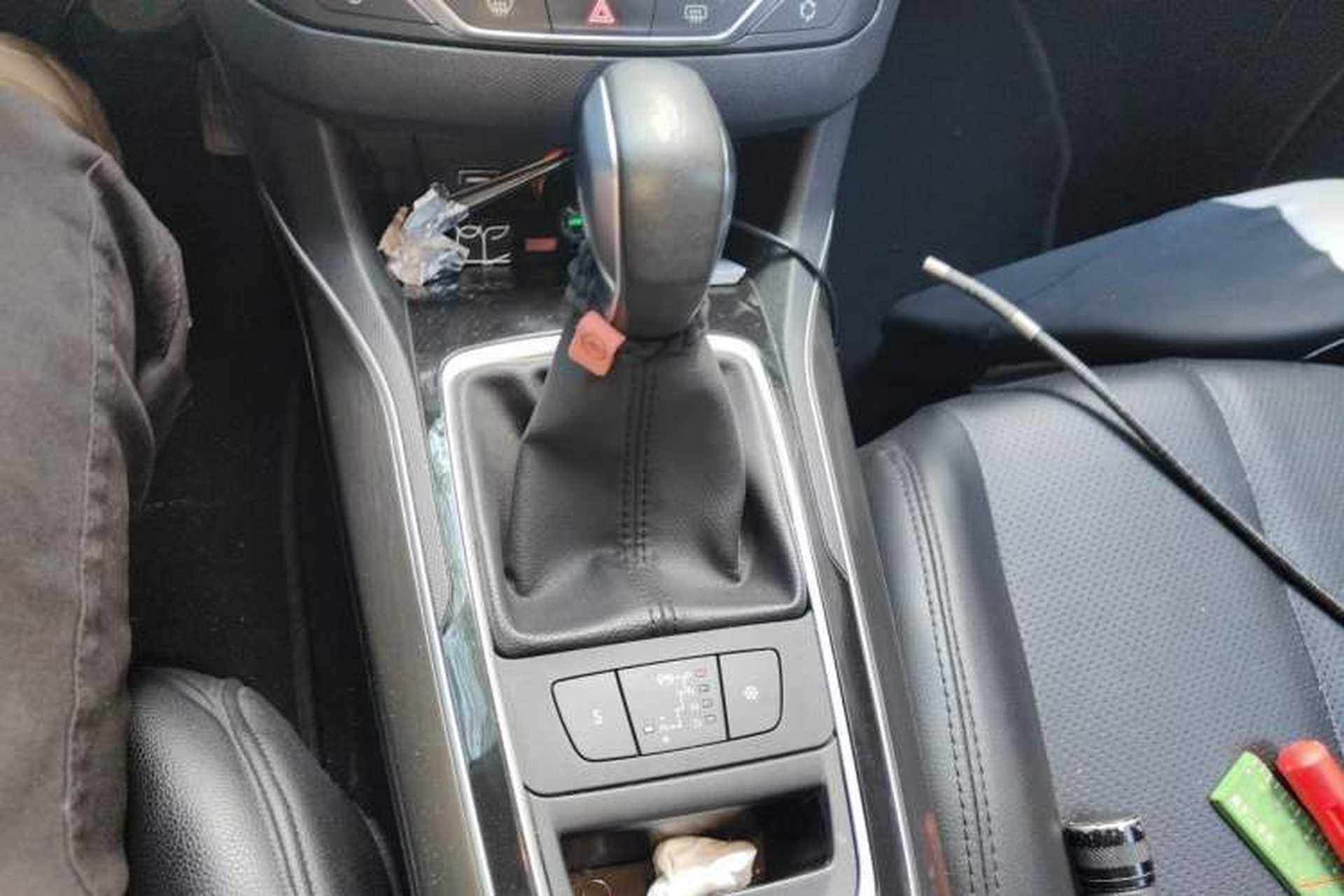 Used Peugeot 408 2016 1.6T Automatic Luxury Edition Gear Lever