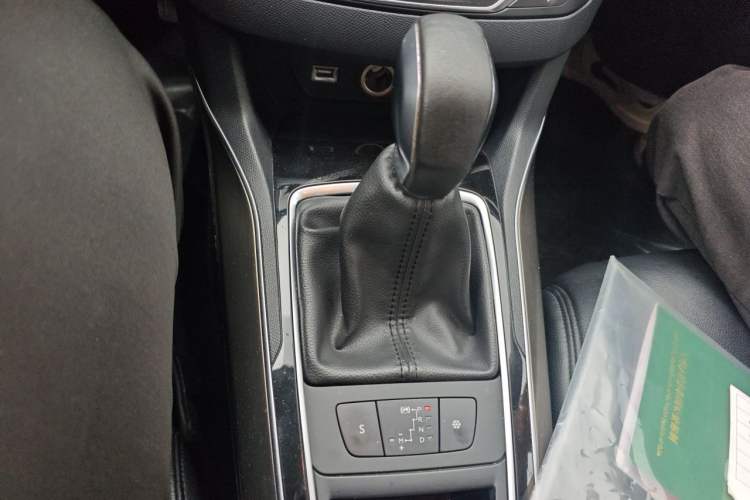 Used Peugeot 408 2016 1.6T Automatic Luxury Edition Gear Lever