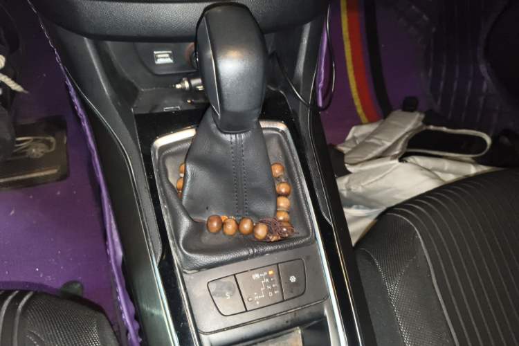 Used Peugeot 408 2016 1.6T Automatic Luxury Edition Gear Lever