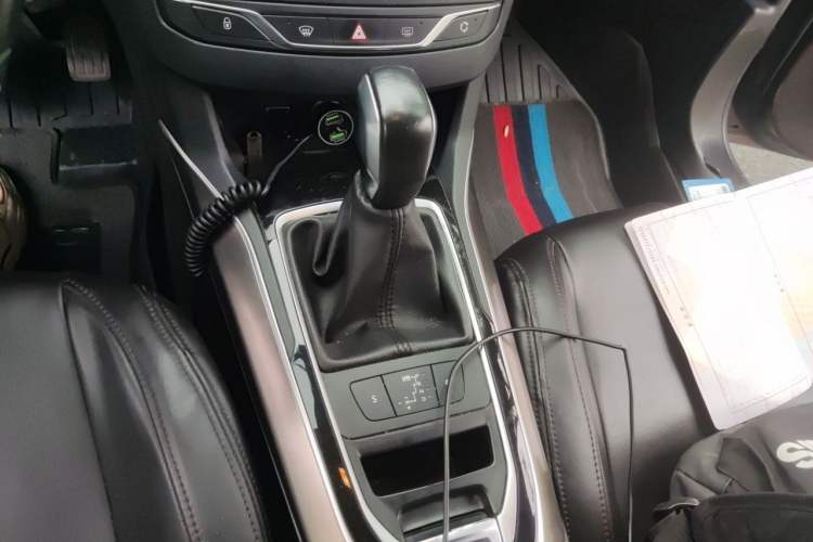 Used Peugeot 408 2016 1.6T Automatic Luxury Edition Gear Lever