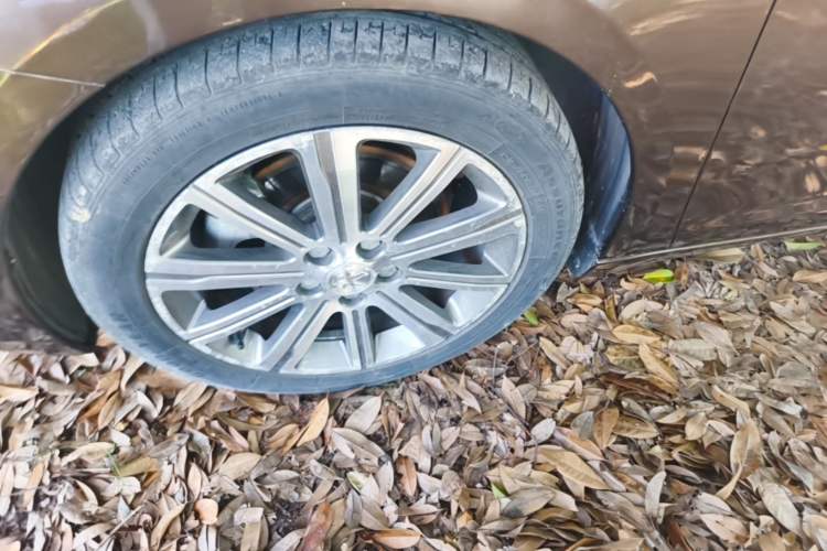 Used Peugeot 408 2016 1.6T Automatic Luxury Edition Left Front Wheel Hub