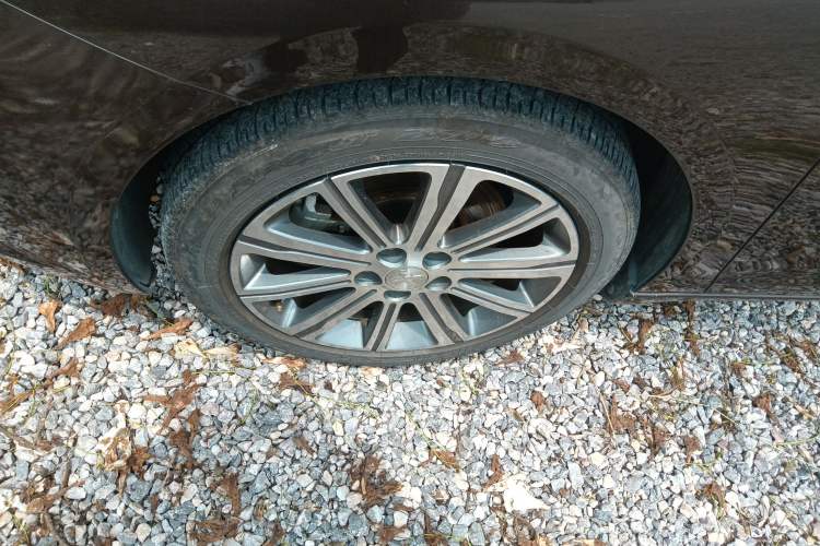 Used Peugeot 408 2016 1.6T Automatic Luxury Edition Left Front Wheel Hub