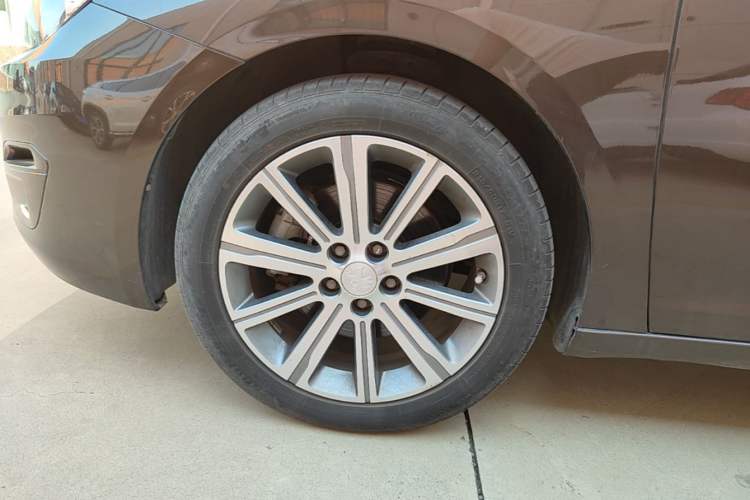 Used Peugeot 408 2016 1.6T Automatic Luxury Edition Left Front Wheel Hub