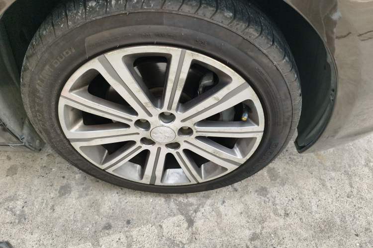 Used Peugeot 408 2016 1.6T Automatic Luxury Edition Right Front Wheel Hub