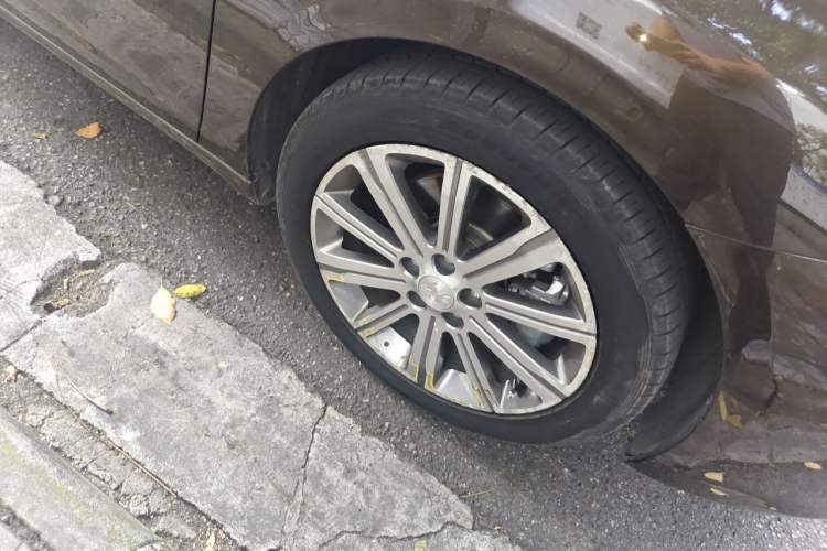 Used Peugeot 408 2016 1.6T Automatic Luxury Edition Right Front Wheel Hub