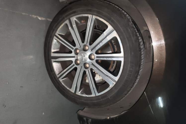 Used Peugeot 408 2016 1.6T Automatic Luxury Edition Right Front Wheel Hub