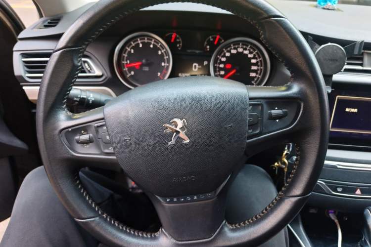Used Peugeot 408 2016 1.6T Automatic Luxury Edition Steering Wheel