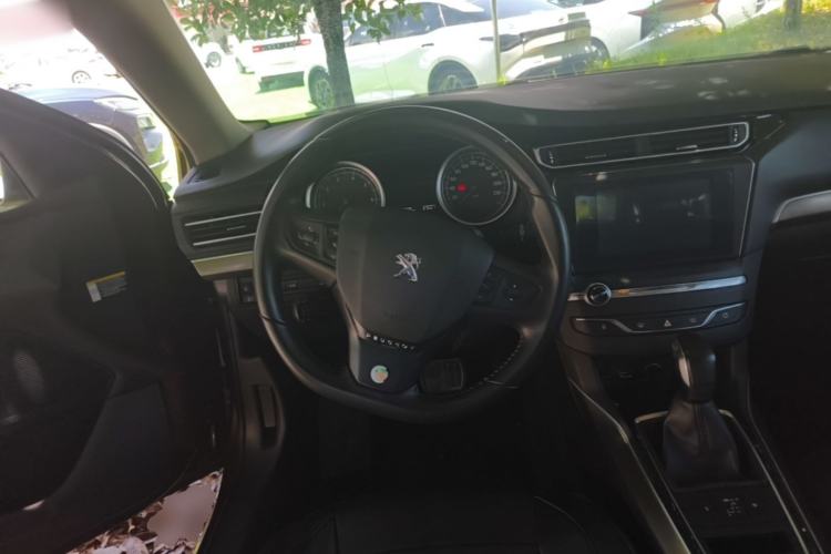Used Peugeot 408 2016 1.6T Automatic Luxury Edition Steering Wheel
