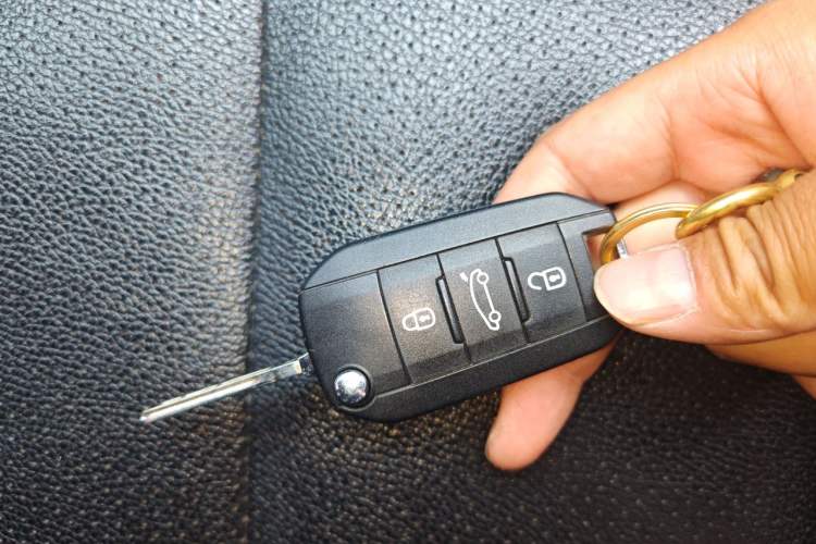 Used Peugeot 408 2016 1.6T Automatic Luxury Edition Vehicle Key