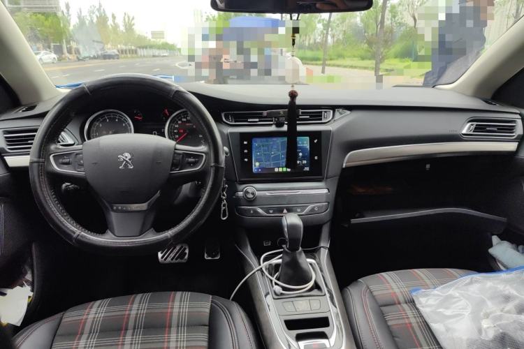 Used Peugeot 408 2016 1.6T Automatic Luxury Edition Center Console