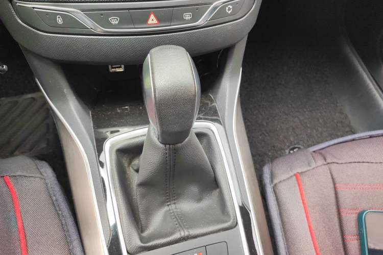 Used Peugeot 408 2016 1.6T Automatic Luxury Edition Gear Lever