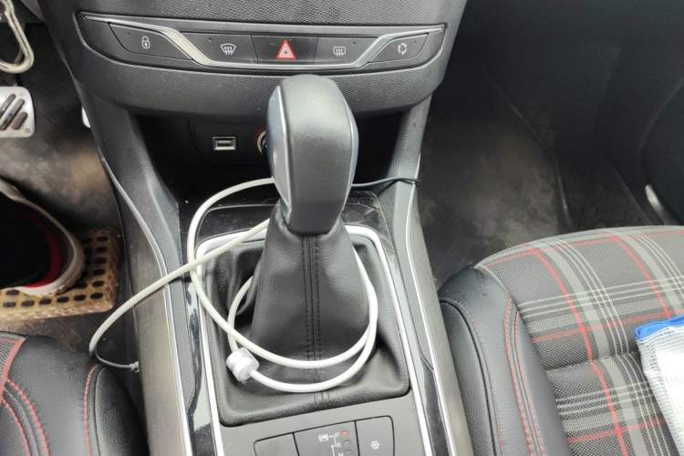 Used Peugeot 408 2016 1.6T Automatic Luxury Edition Gear Lever