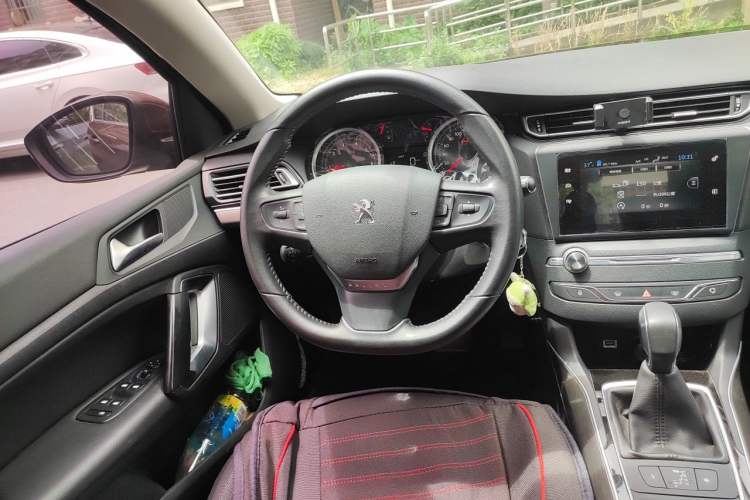 Used Peugeot 408 2016 1.6T Automatic Luxury Edition Steering Wheel