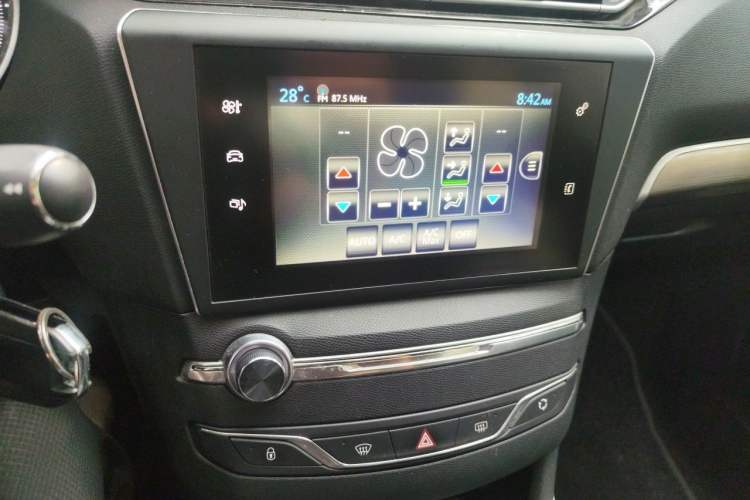 Used Peugeot 408 2016 1.6T Automatic Luxury Edition Audio And AC Panel