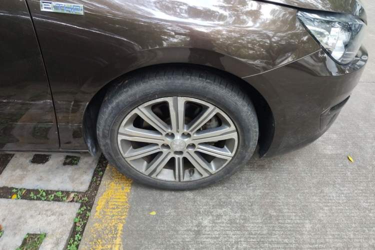 Used Peugeot 408 2016 1.6T Automatic Luxury Edition Right Front Wheel Hub