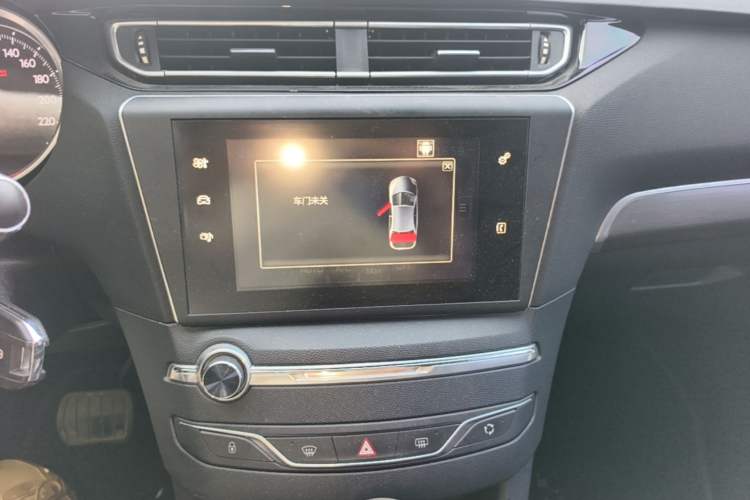 Used Peugeot 408 2016 1.6T Automatic Luxury Edition Audio And AC Panel