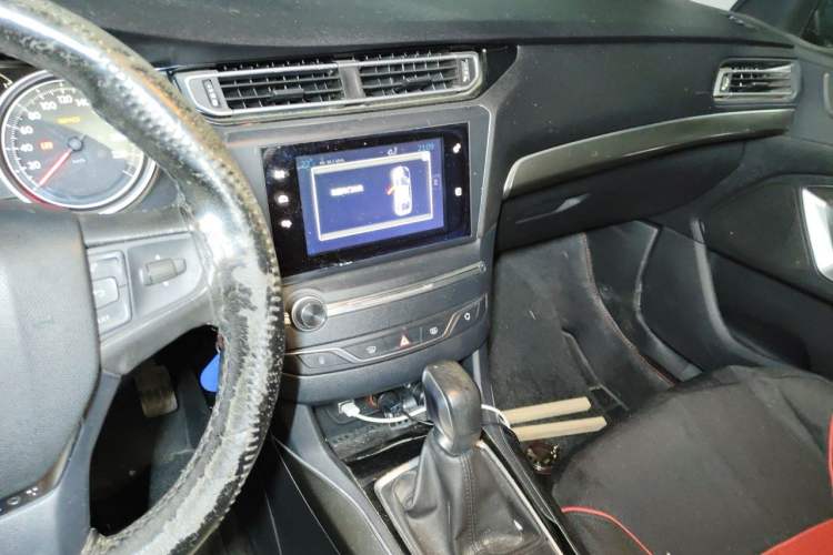 Used Peugeot 408 2016 1.6T Automatic Luxury Edition Audio And AC Panel