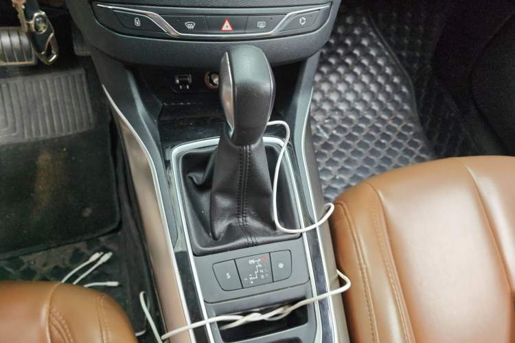 Used Peugeot 408 2016 1.6T Automatic Luxury Edition Gear Lever