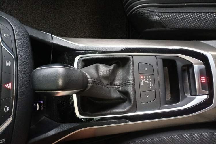 Used Peugeot 408 2016 1.6T Automatic Luxury Edition Gear Lever