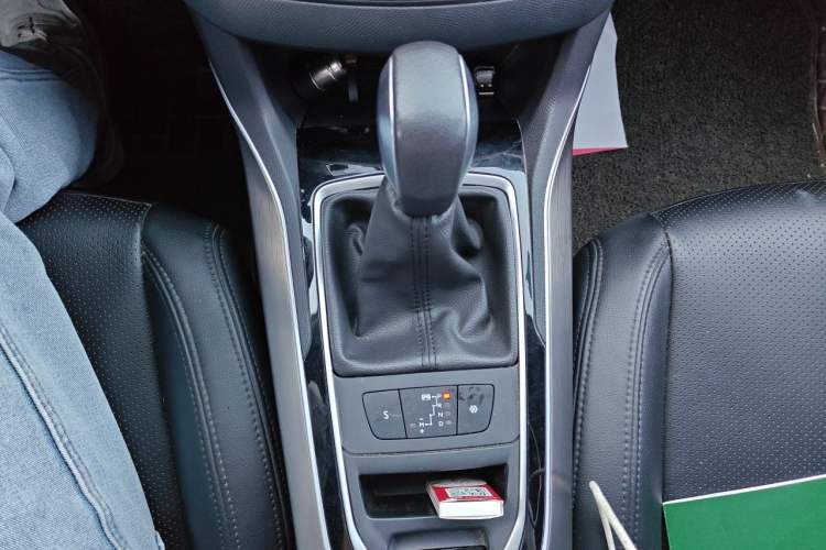 Used Peugeot 408 2016 1.6T Automatic Luxury Edition Gear Lever