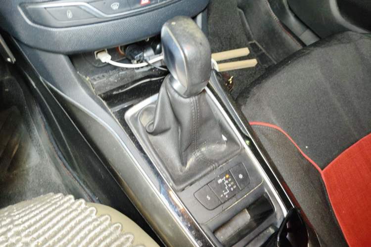 Used Peugeot 408 2016 1.6T Automatic Luxury Edition Gear Lever