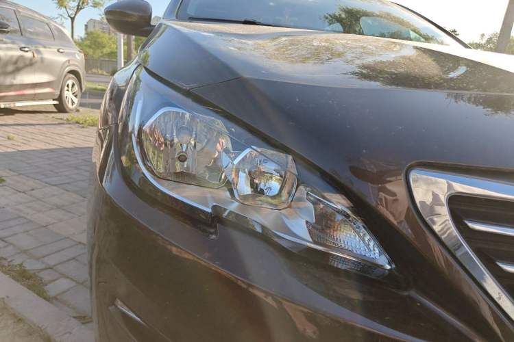 Used Peugeot 408 2016 1.6T Automatic Luxury Edition Right Front Headlight