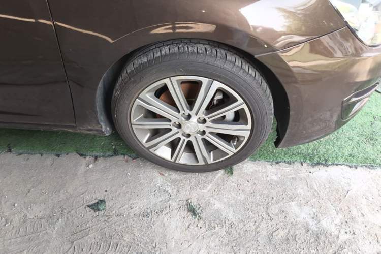 Used Peugeot 408 2016 1.6T Automatic Luxury Edition Right Front Wheel Hub