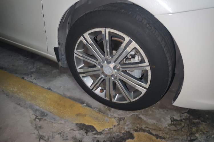 Used Peugeot 408 2016 1.6T Automatic Luxury Edition Right Front Wheel Hub