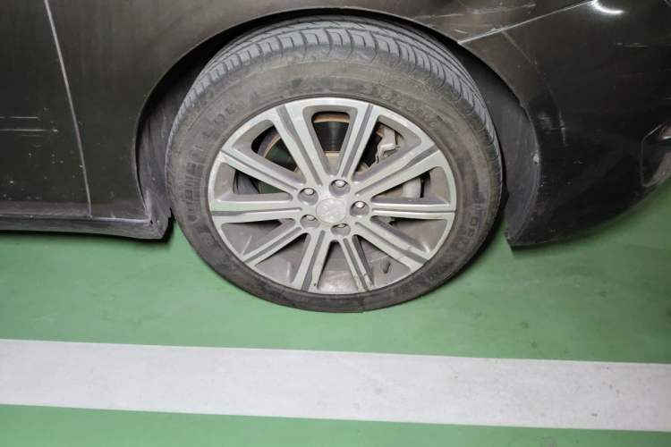 Used Peugeot 408 2016 1.6T Automatic Luxury Edition Right Front Wheel Hub