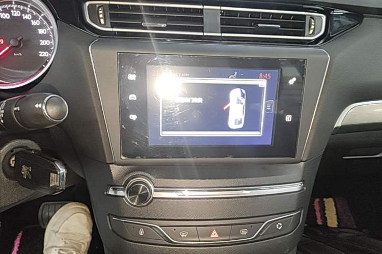 Used Peugeot 408 2016 1.6T Automatic Luxury Edition Audio And AC Panel
