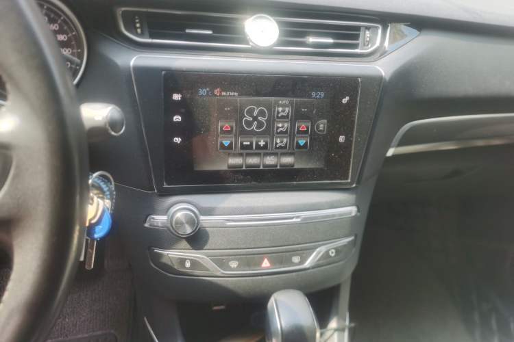 Used Peugeot 408 2016 1.6T Automatic Luxury Edition Audio And AC Panel