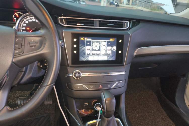 Used Peugeot 408 2016 1.6T Automatic Luxury Edition Audio And AC Panel