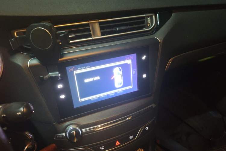 Used Peugeot 408 2016 1.6T Automatic Luxury Edition Audio And AC Panel