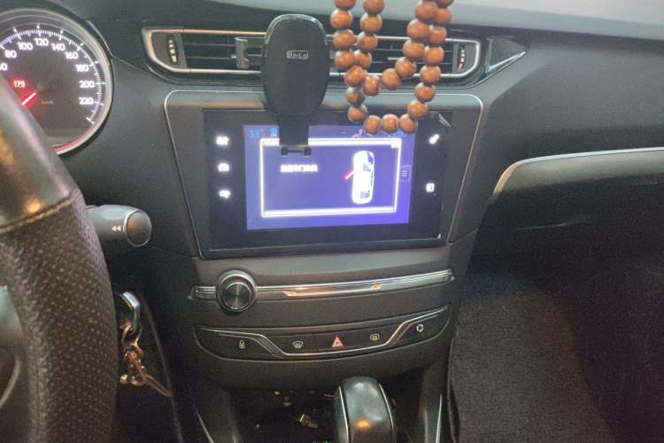 Used Peugeot 408 2016 1.6T Automatic Luxury Edition Audio And AC Panel